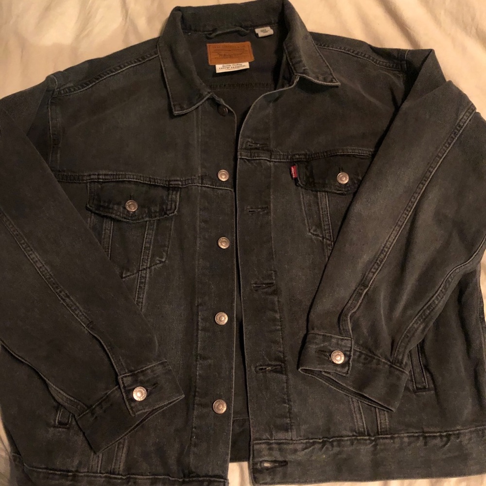 Levi’s boyfriend trucker Jacket NWOT